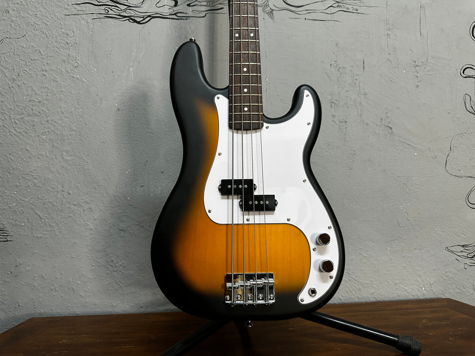 Squier Precision Bass Debut