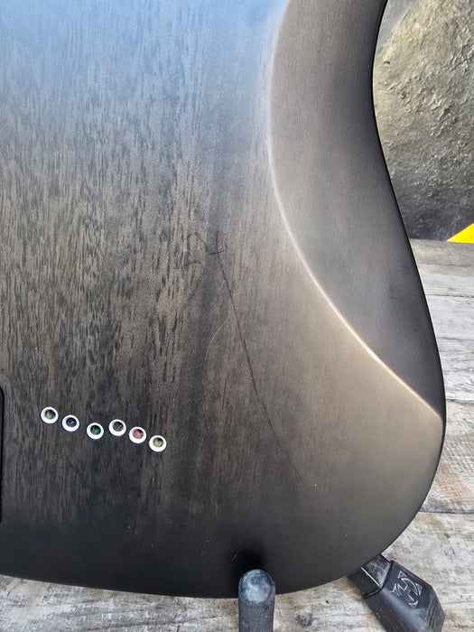 Schecter C-1 Platinum con pastillas EMG (USADO)