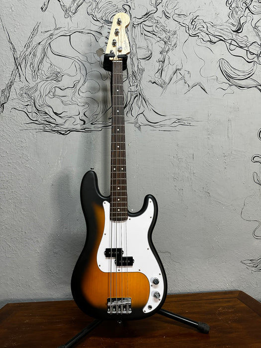 Squier Precision Bass Debut