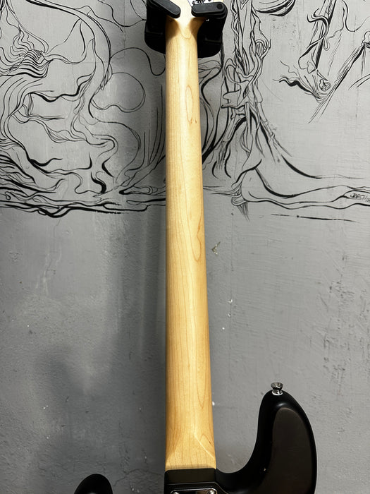 Squier Precision Bass Debut