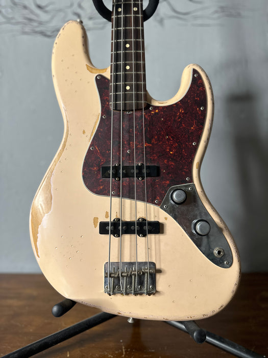 Fender Flea Jazz Bass Rosewood Roadworn Shell Pink