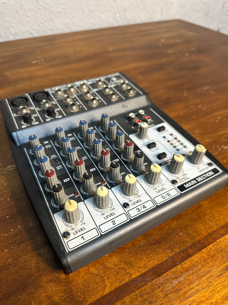 Mezcladora Behringer Xenyx 802 USADA