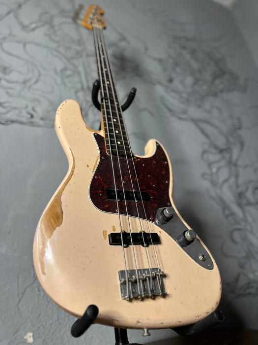 Fender Flea Jazz Bass Rosewood Roadworn Shell Pink