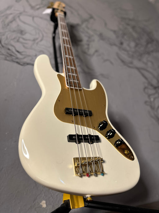 SQUIER 40TH ANNIVERSARY JAZZ BASS®
