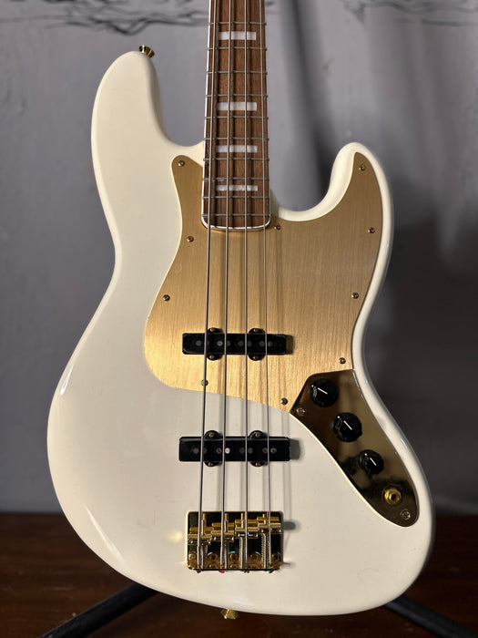 SQUIER 40TH ANNIVERSARY JAZZ BASS®