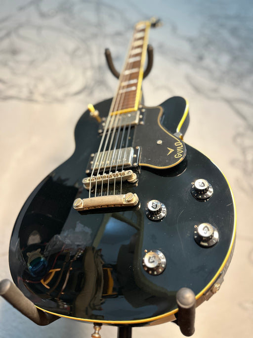 Guild Bluesbird LP negra USADA