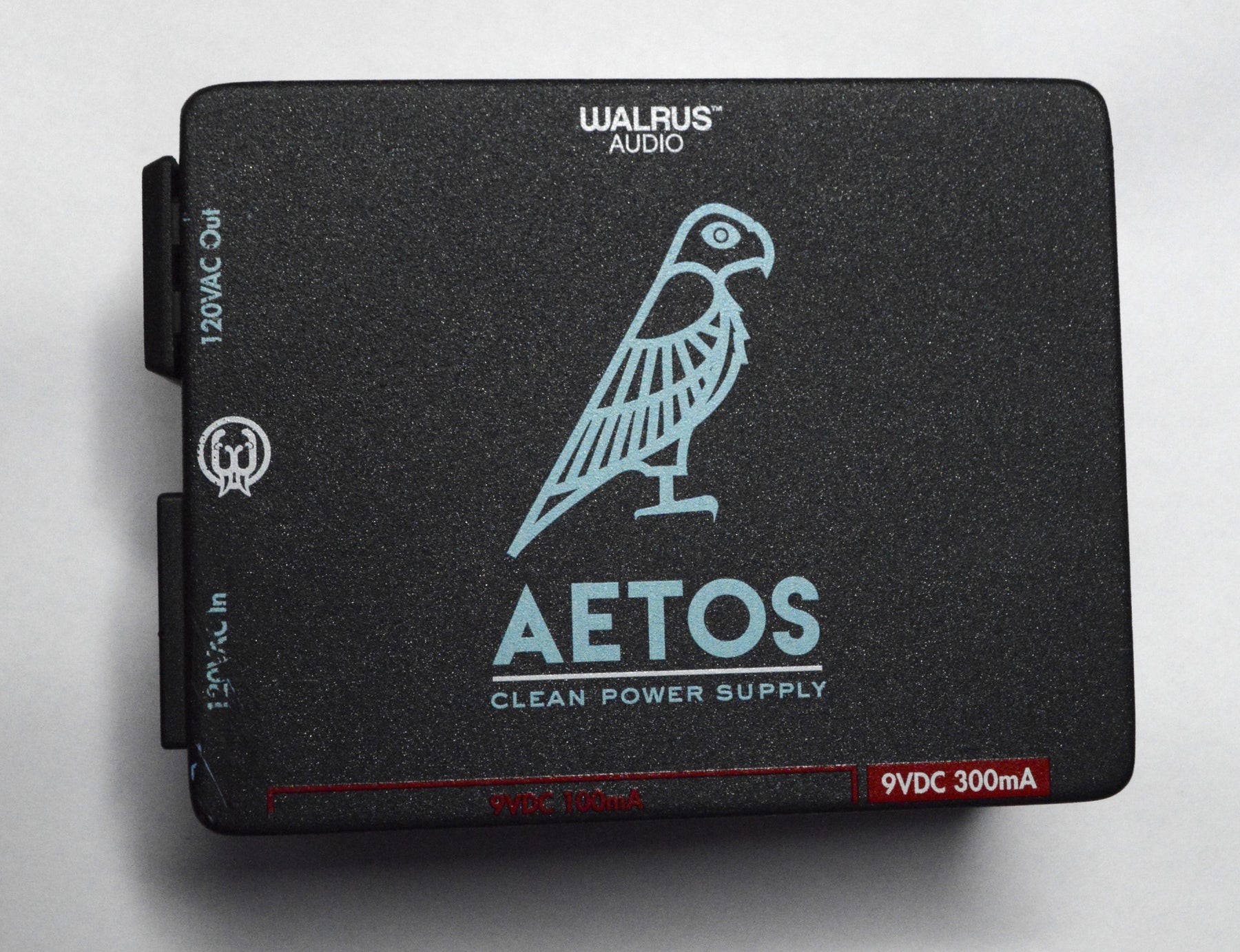 AETOS Walrus Fuente con 8 outputs USADA