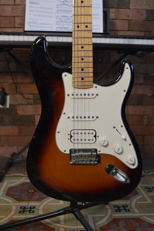 Fender Stratocaster 3 tone sunburst Player Series HSS USADO