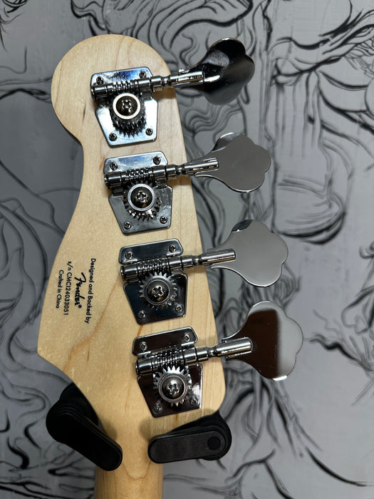 Squier Precision Bass Debut