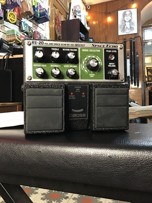 Boss Space Echo RE-20 USADO