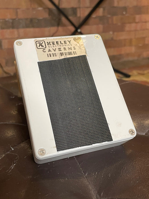 Caverns Delay Reverb (USADO)