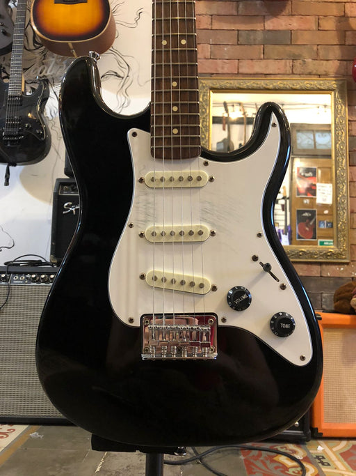 Fender Squier Strat Negra USADA