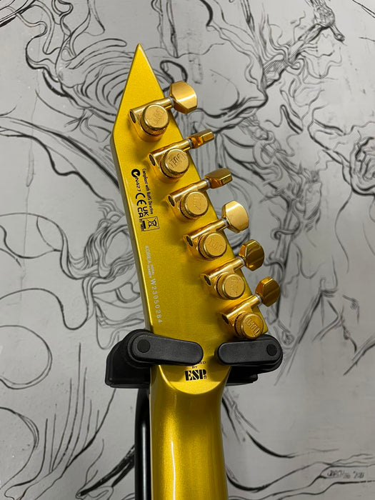 ESP LTD Kirk Hammett KH V Metallic Gold con case