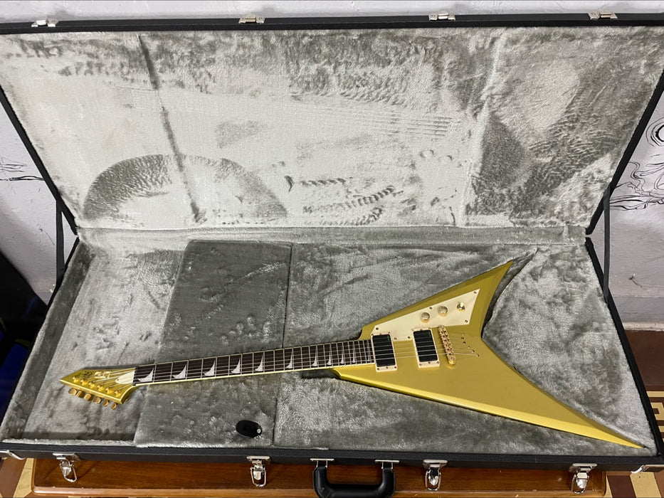 ESP LTD Kirk Hammett KH V Metallic Gold con case