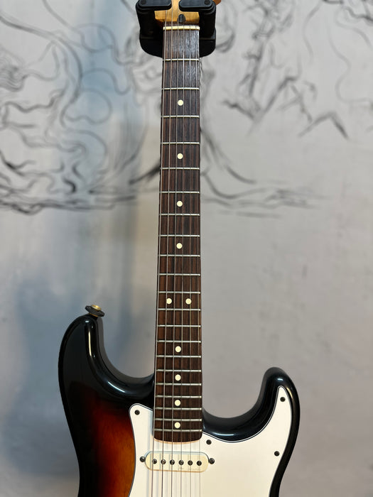 Fender Deluxe Series Stratocaster Sunburst
